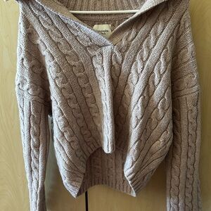 Abercrombie & Fitch V-Neck Cable Knit Sweater in Tan